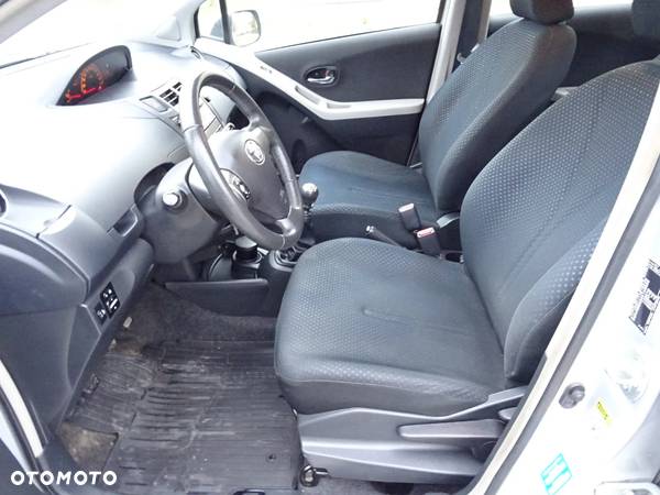 Toyota Yaris 1.33 VVT-i Executive - 16