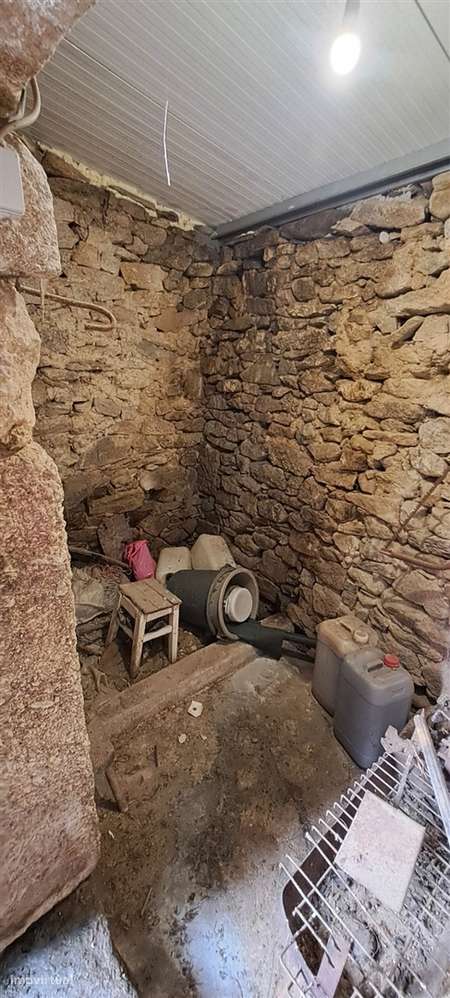 Moradia para restaurar T2 em Miranda do Douro-21