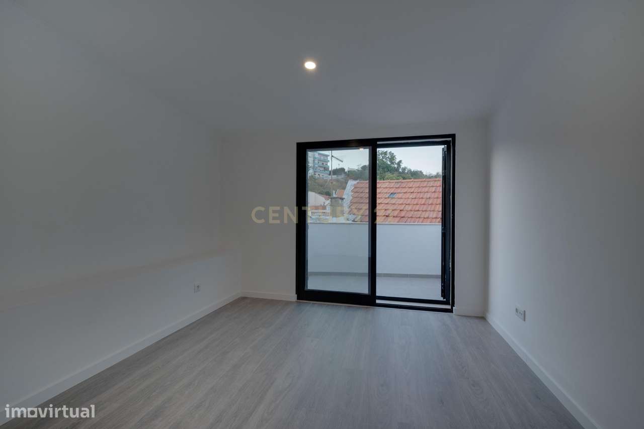 Prédio c/ 2 apartamentos (T1 e T2) com Pátio e Terraço - Centro Histór-49