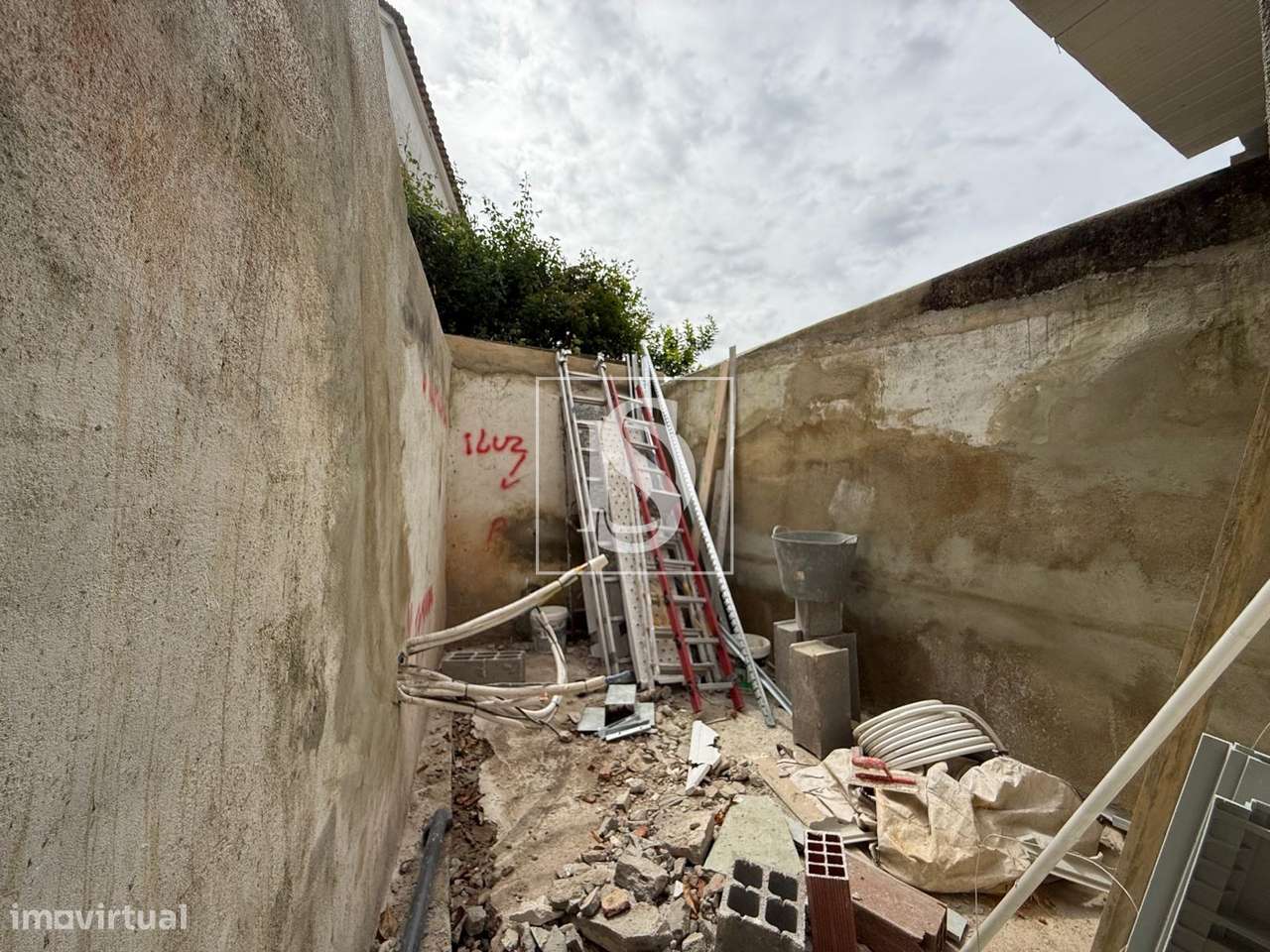 ✨ Moradia T3 Totalmente Renovada no Centro de Santarém ✨-12