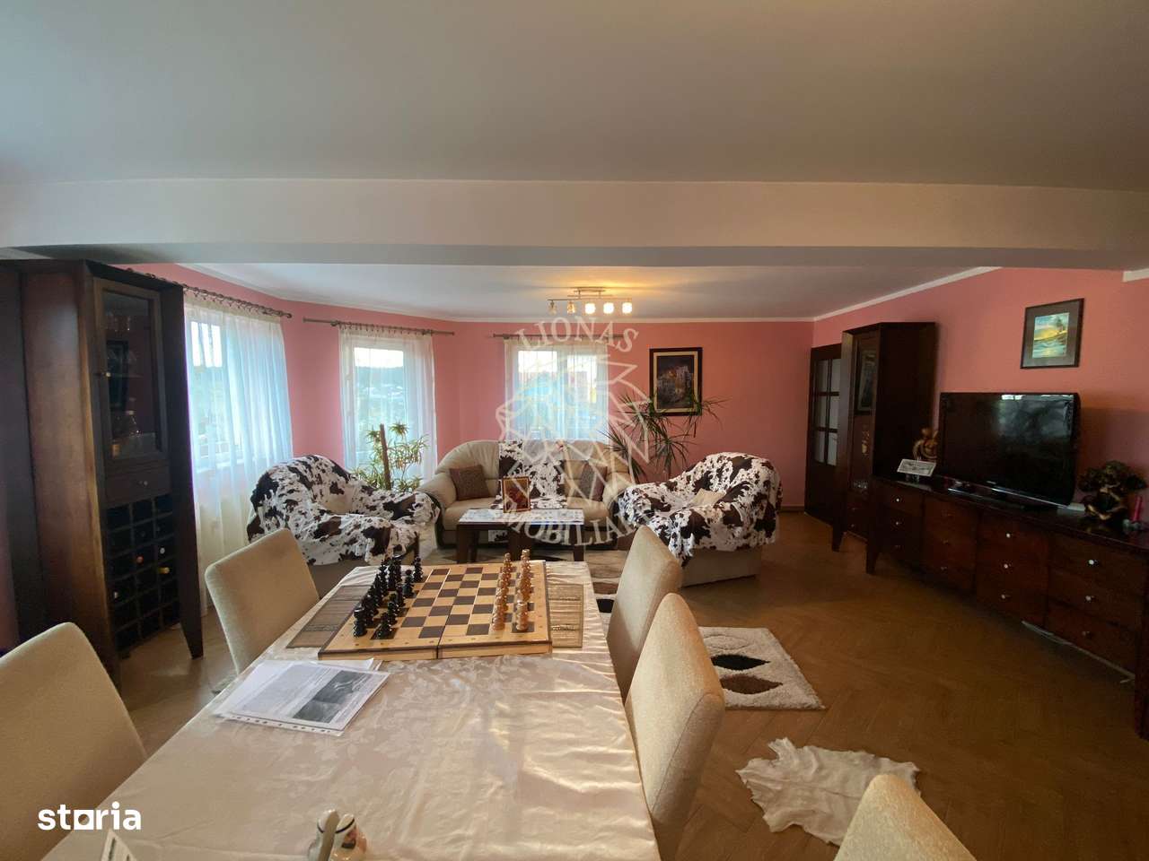 Casa 210 mp-garaj-curte amenajata-panouri solare-Ghinda - Imagine principală: 2/8