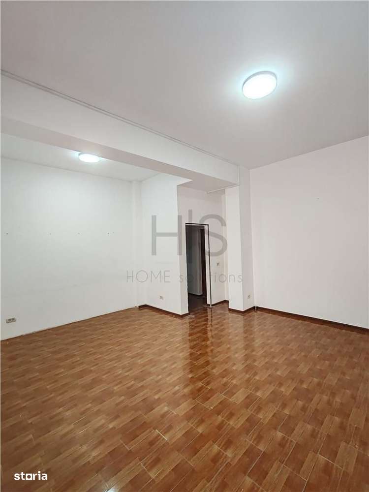 De vanzare spatiu comercial zona Centru-4