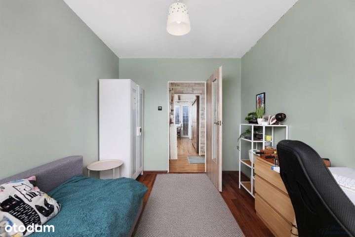 Trzypokojowe mieszkanie w niskim bloku-5