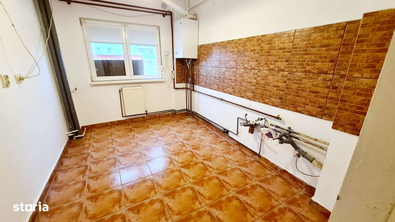 Inchiriez apartament 3 camere nemobilat zona Micalaca - ID : RH-43738 - Imagine principală: 4/15