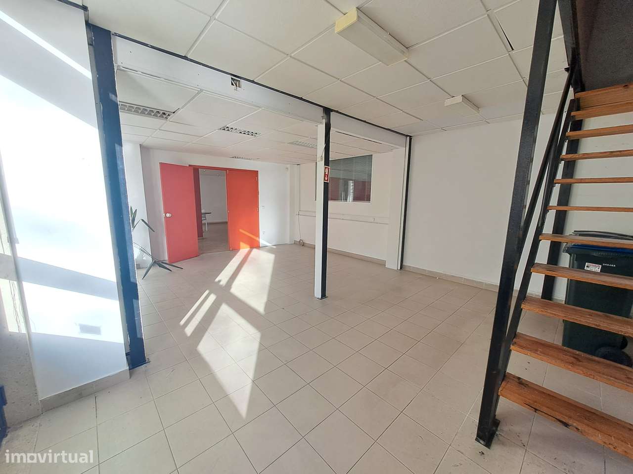 Espaço comercial de 294m² com boas acessibilidades - Grande imagem: 5/21