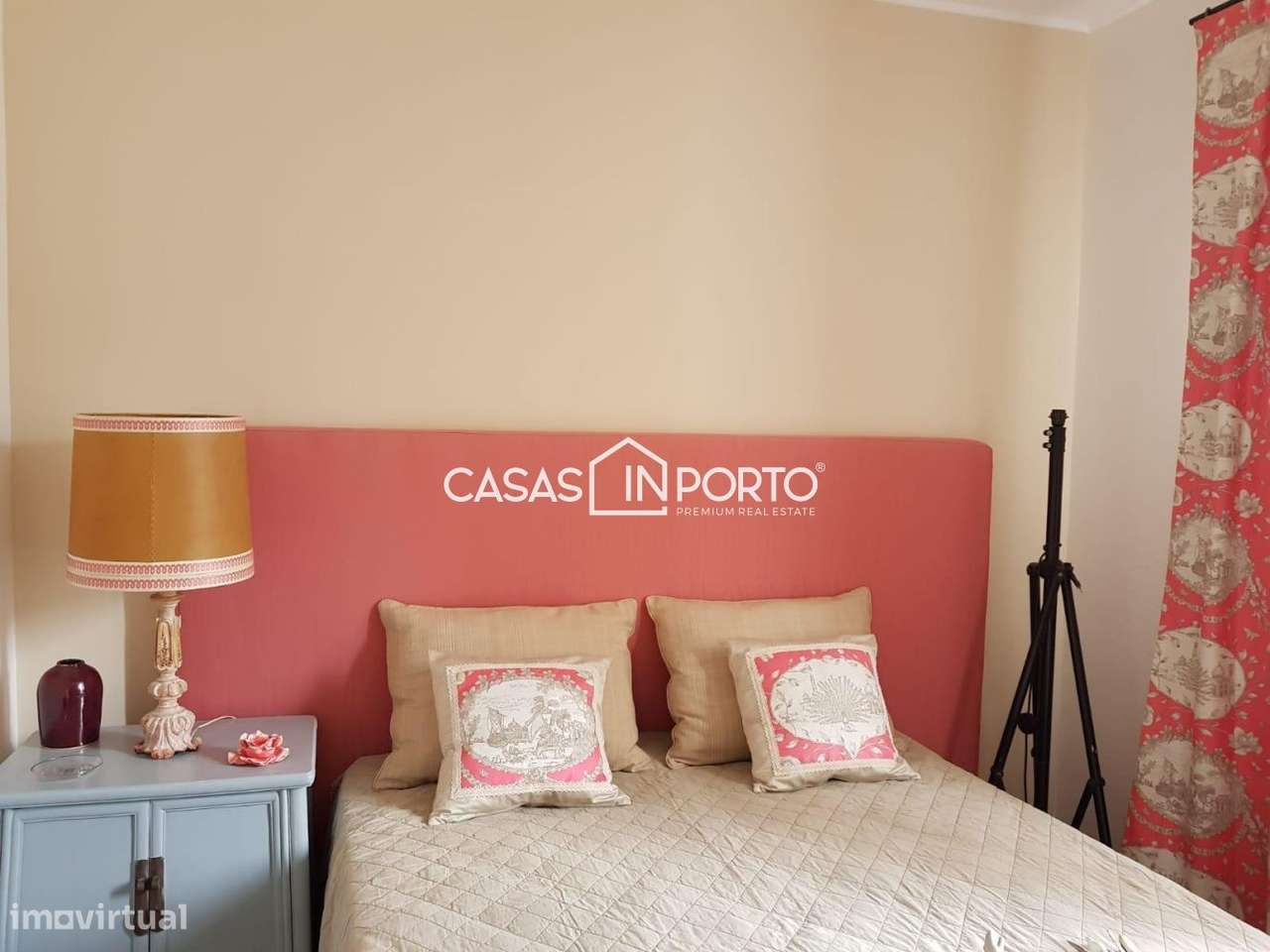 Moradia T4 de Traça Antiga Renovado com Licença AL-4