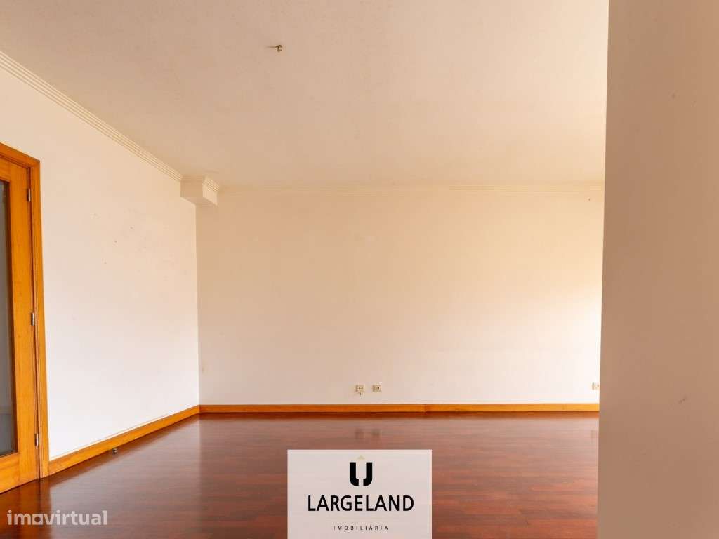 Apartamento T2 com Terraço no Centro de Santa Maria de Lamas-5