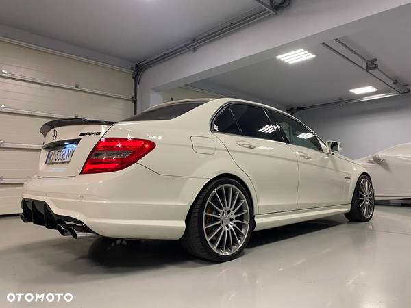 Mercedes-Benz Klasa C 63 AMG - 4