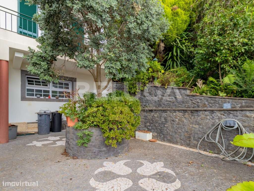 MORADIA T4 COM QUINTAL || URBANIZAÇÃO 'QUINTA DO FAIAL' (FUNCHAL)-10