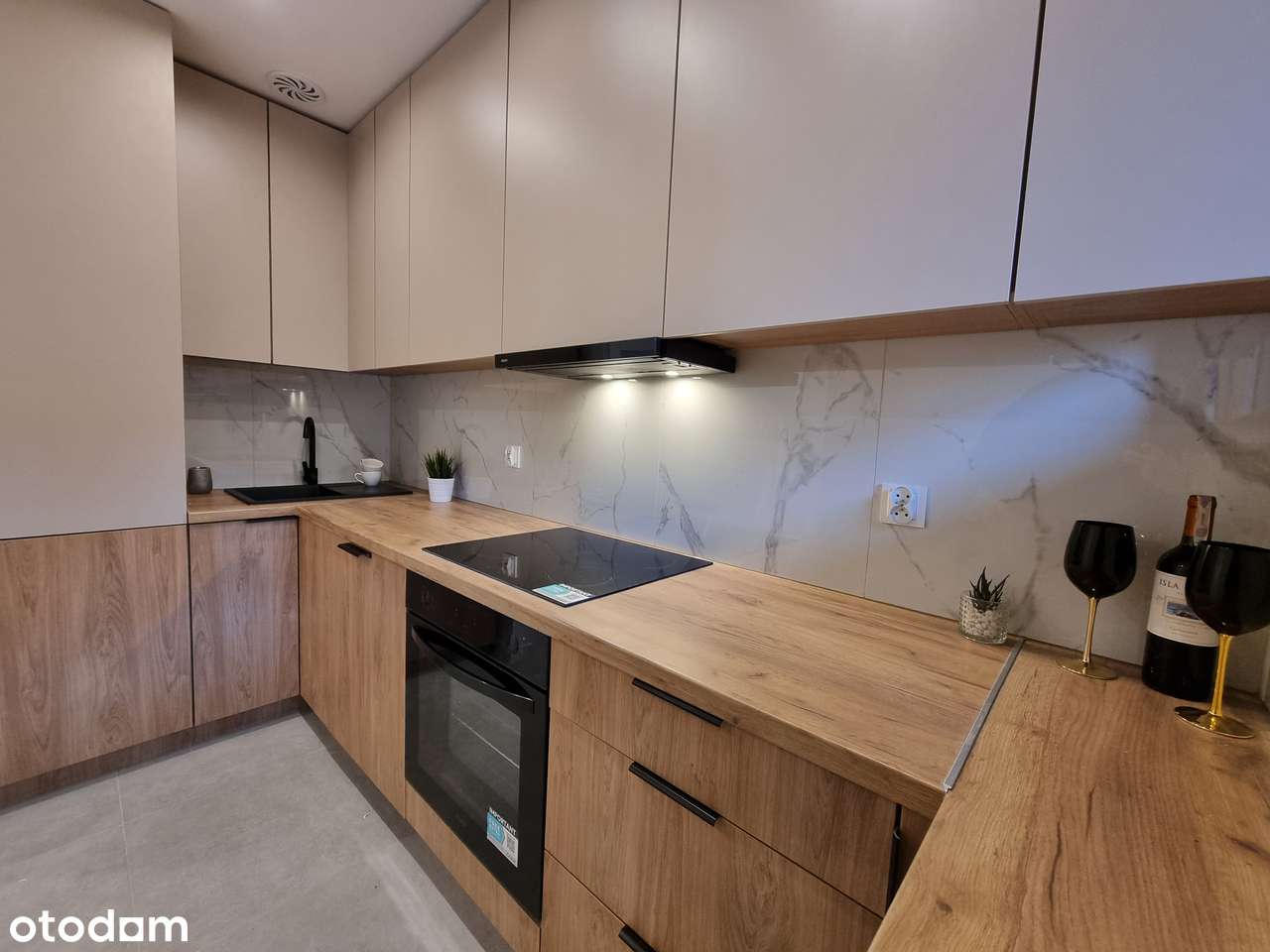 | 1 piętro + Balkon | 3x Pokoje | Po remoncie z nowym AGD |-7