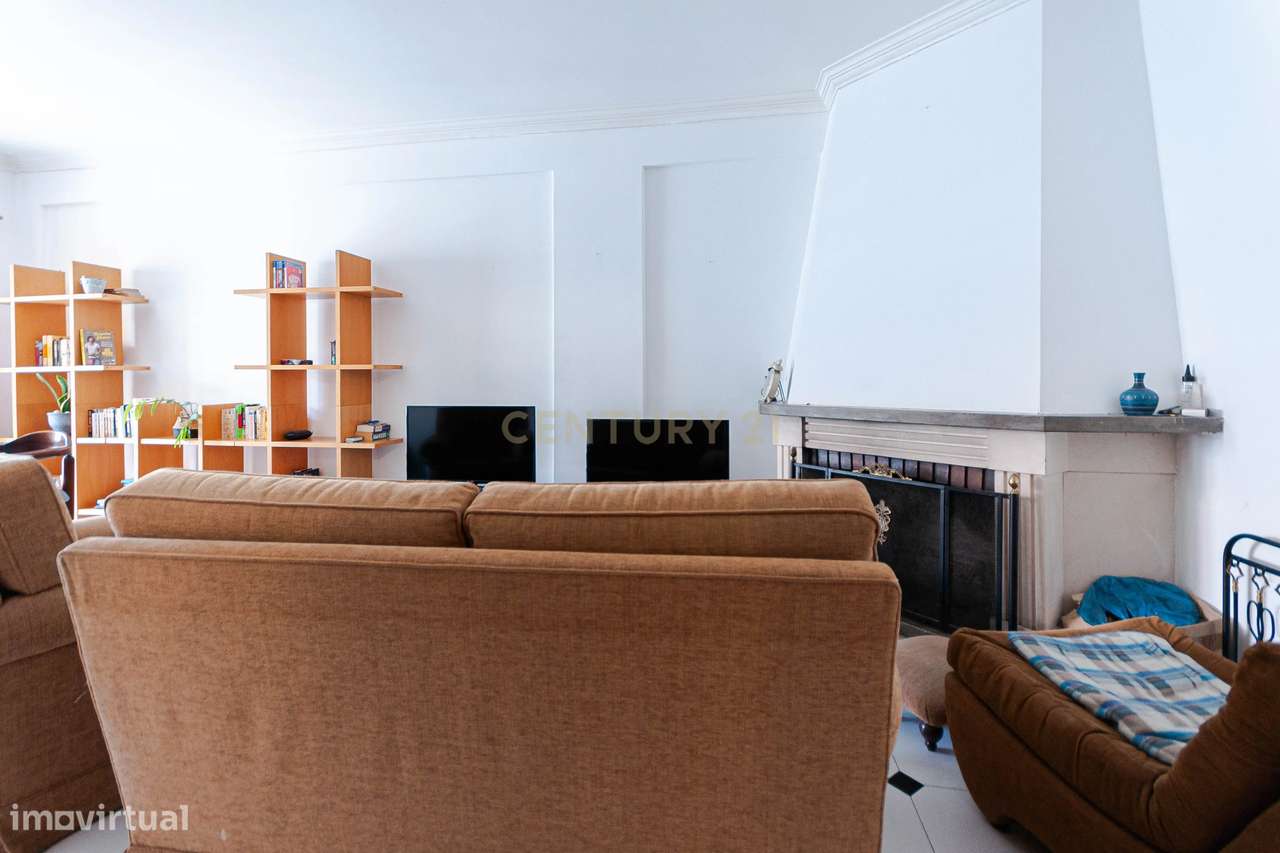 T2+1 Duplex com Garagem em Carcavelos-10