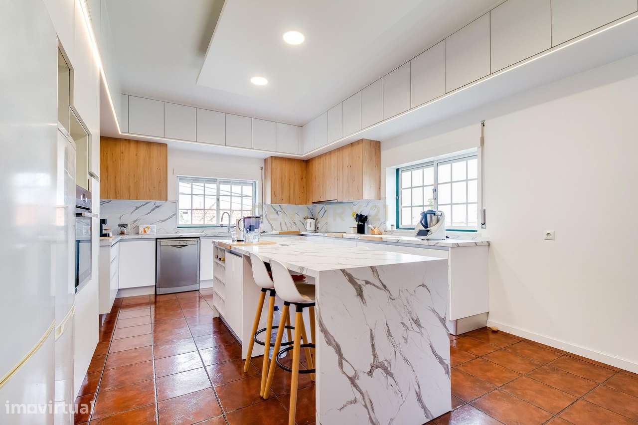 Prédio com 2 apartamentos+garagem+terreno-39