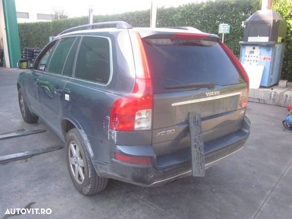 Dezmembrez Volvo XC 90 , an 2007 , 2.4D , tip motor D5244T - 4