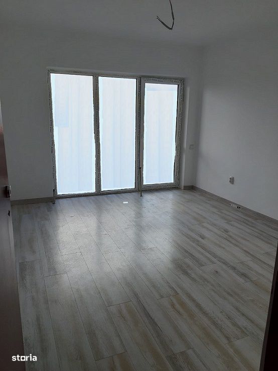 Apartament cu 3 camere de vânzare in Floresti