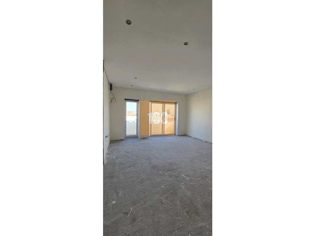 T0 novo com varanda - Almada Living - Grande imagem: 5/40