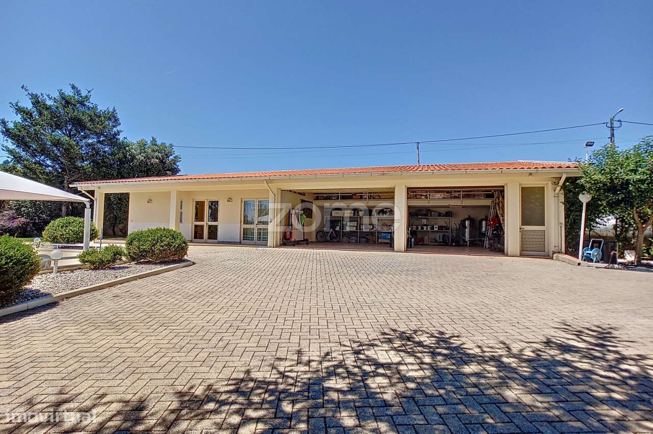 Luxuosa Moradia T6 com Piscina em Alquerubim, Aveiro - Grande imagem: 2/56