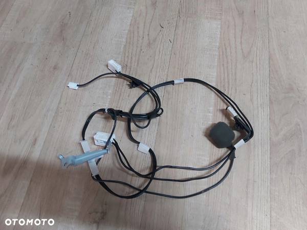 Toyota Yaris Auris Avensis Verso Antena GPS GPA-CG6F1 - 1