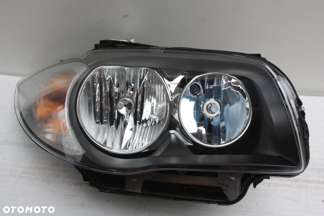 Lampa przednia prawa uszkodzone uszy BMW 1 E87 - 1