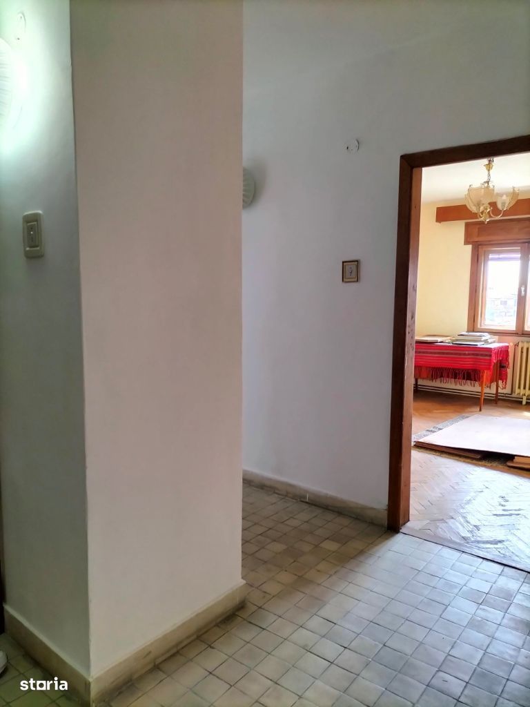 Vanzare apartament 4 camere, deosebit compartimentat, central,Ploiesti