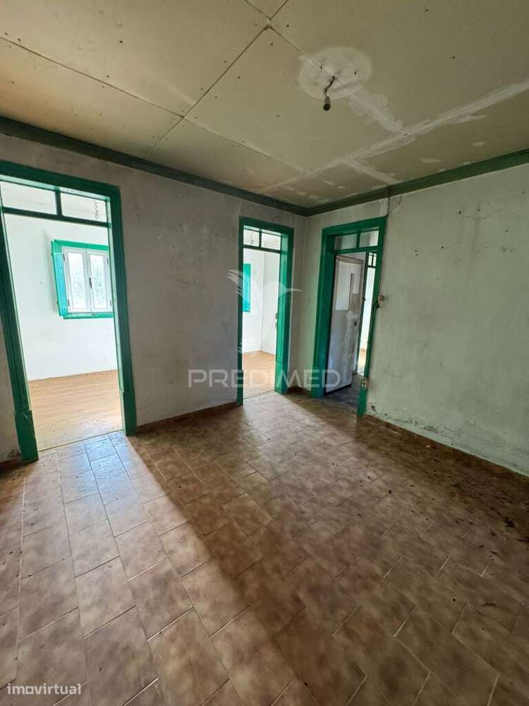 Comprar Casa com projeto aprovado para recuperar em Caranguejeira - Grande imagem: 2/12