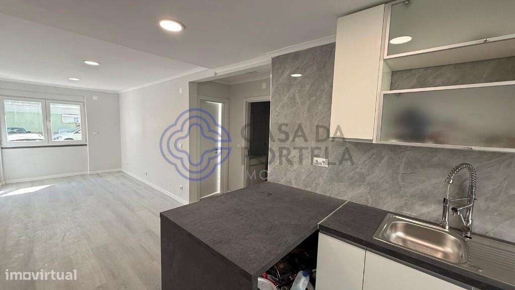 T2 em Benfica, renovado . 2 Frentes -Nascente Poente . Piso 0 - Grande imagem: 5/28