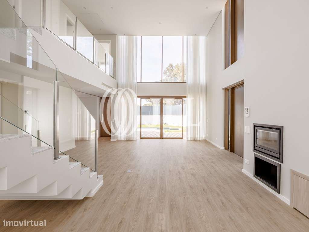 Moradia T4 com jardim e piscina no Estoril - Grande imagem: 5/59