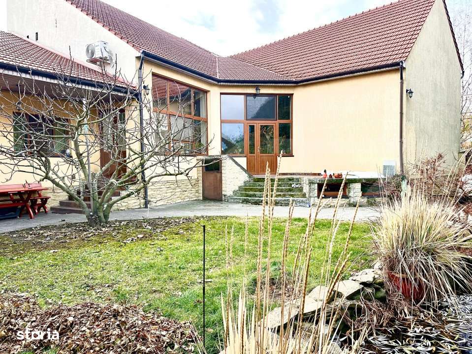 Casa pretabila pentru birouri, 5 incaperi, 210 mp, zona-Centrala - Imagine principală: 2/15