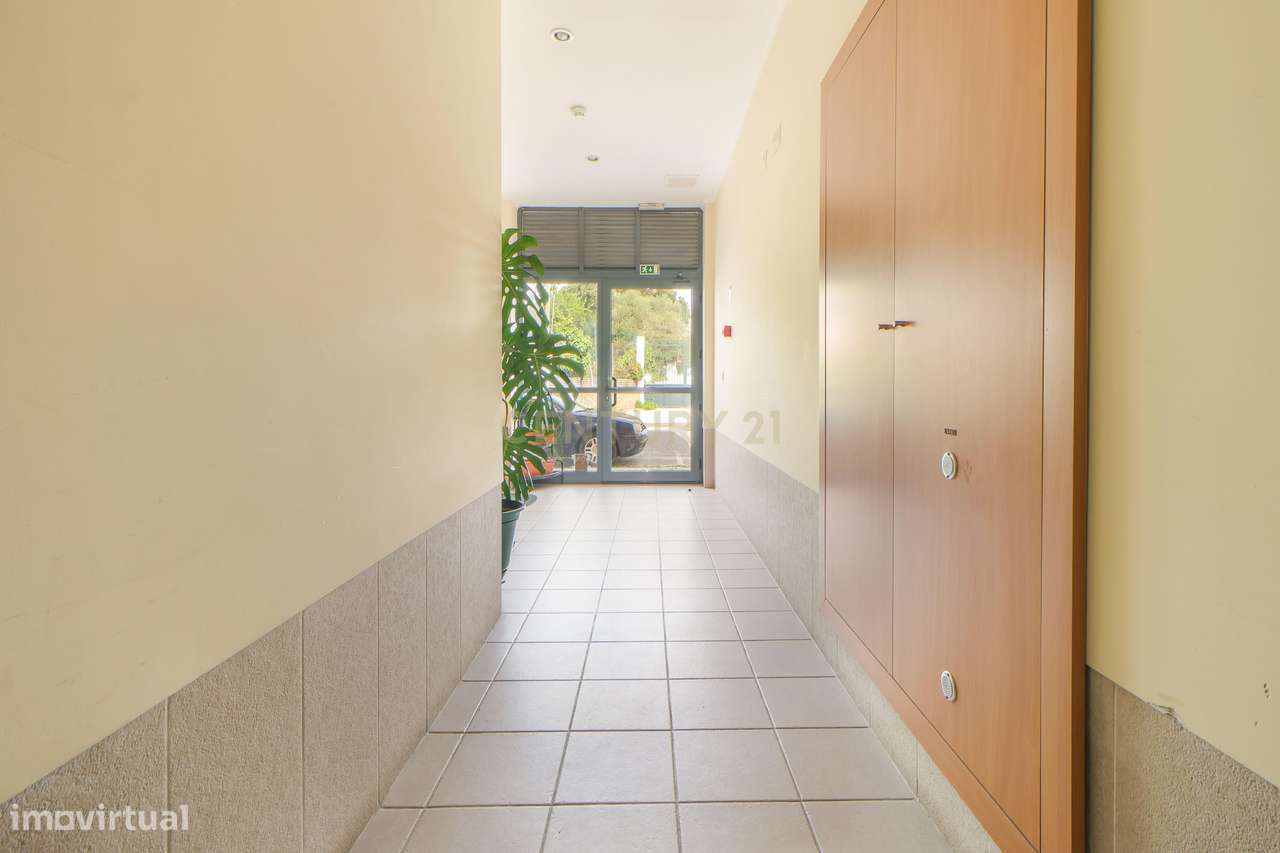 Apartamento T3 | 86 m2 + 14 m2 | Lugar de Garagem | Vista Rio Tejo | A-39