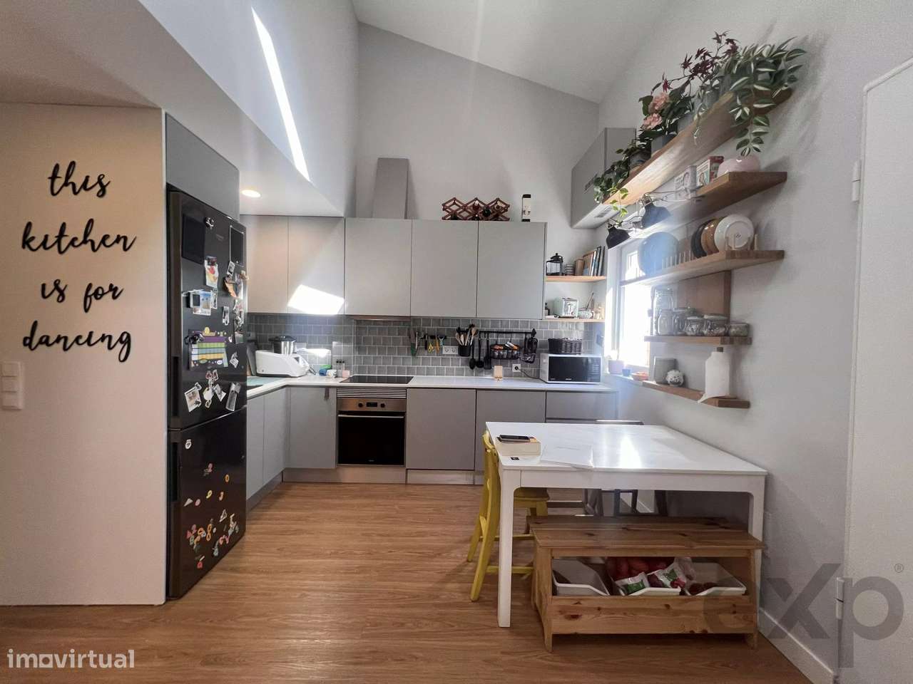 Vende-se Moradia T2 na mítica Vila Madalena em Algés - Grande imagem: 4/14