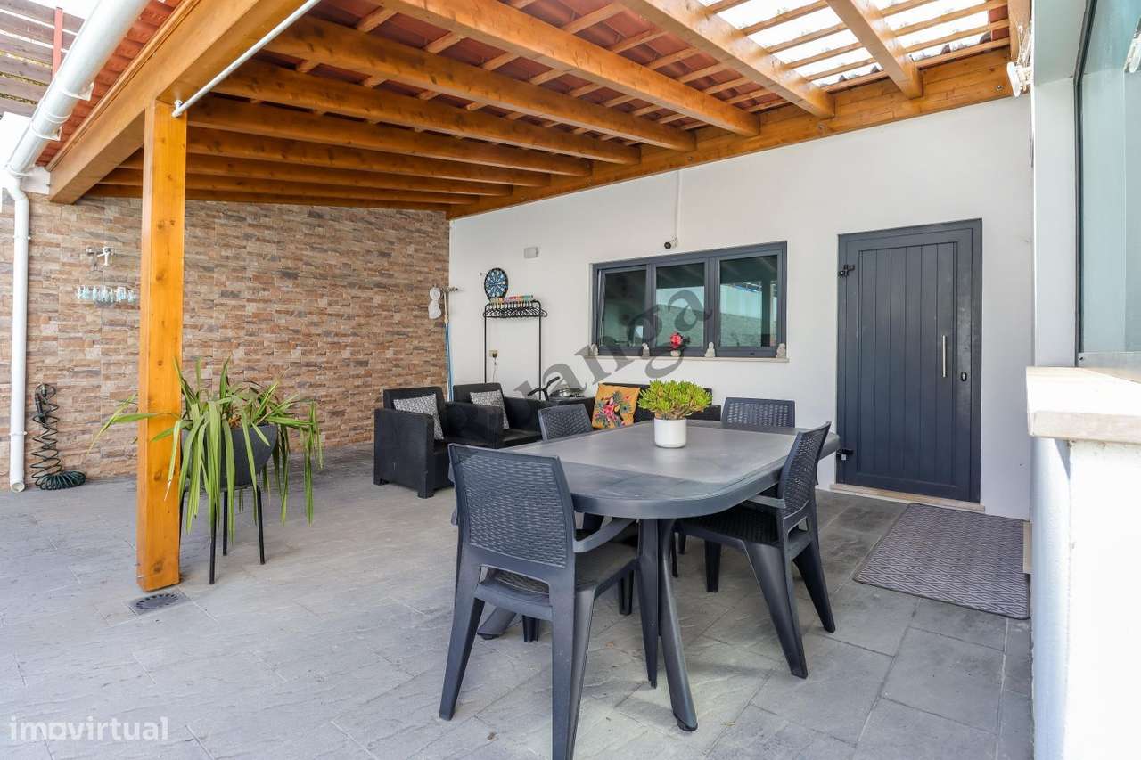 Excelente Moradia  para venda na Aldeia de Santo André-34