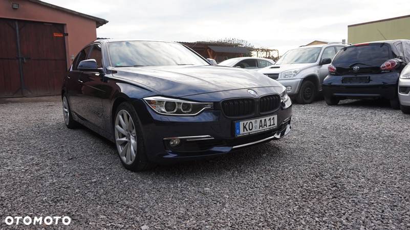 BMW Seria 3 328i Luxury Line - 13