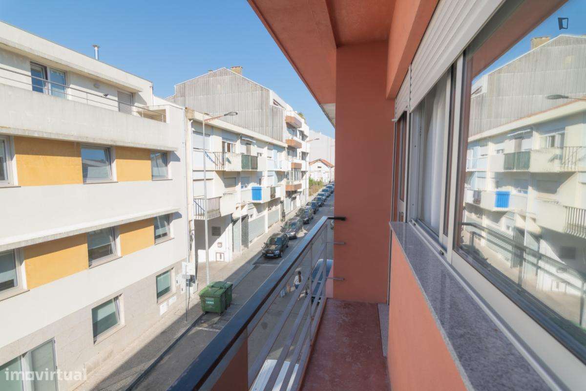 Quarto - localizado em Santa Marinha Porto - Grande imagem: 2/13