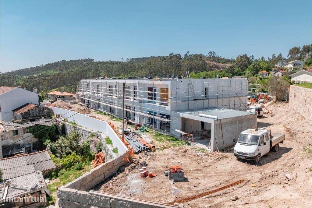 Moradia do gaveto T4 em condomínio privado no empreendimento Village-23