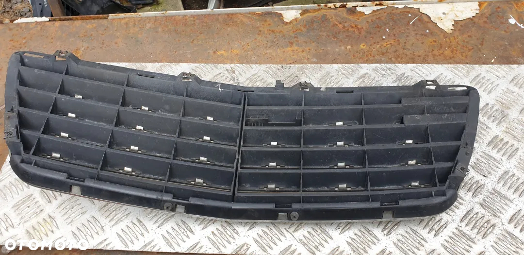 MERCEDES W210 LIFT ATRAPA GRILL 2108800683 - 2