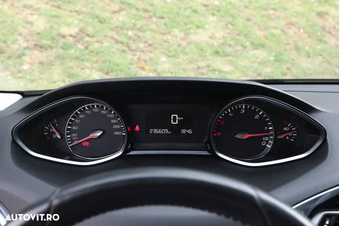 Peugeot 308 e-HDi FAP 115 Stop&Start Allure - 28