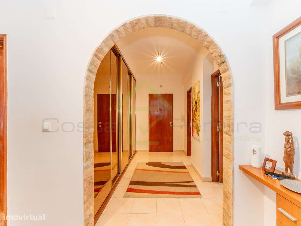 Apartamento T3 com boas áreas e óptima exposição solar-10