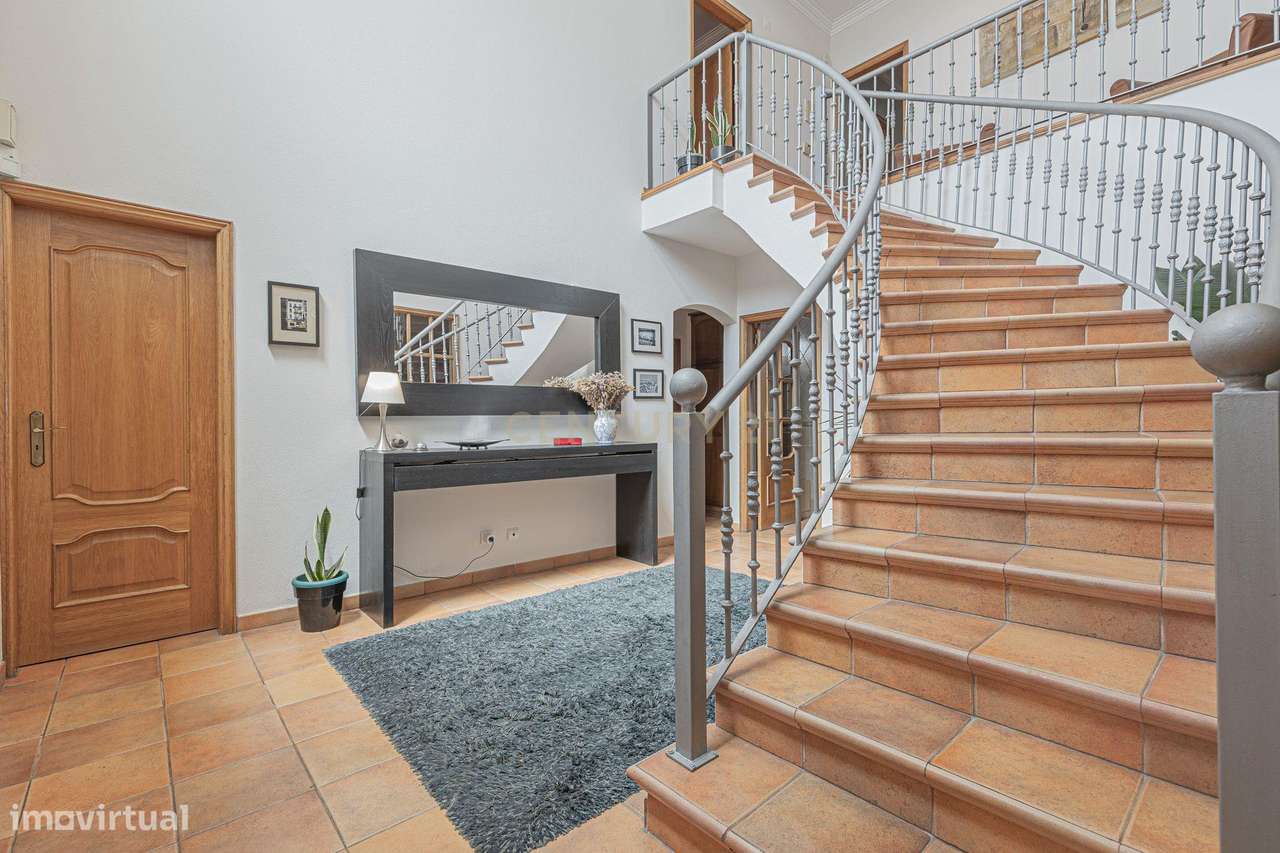 Moradia T5 - Almada - Piscina - Garagem -  364 m² - Terreno 1.024 m² - Grande imagem: 5/60