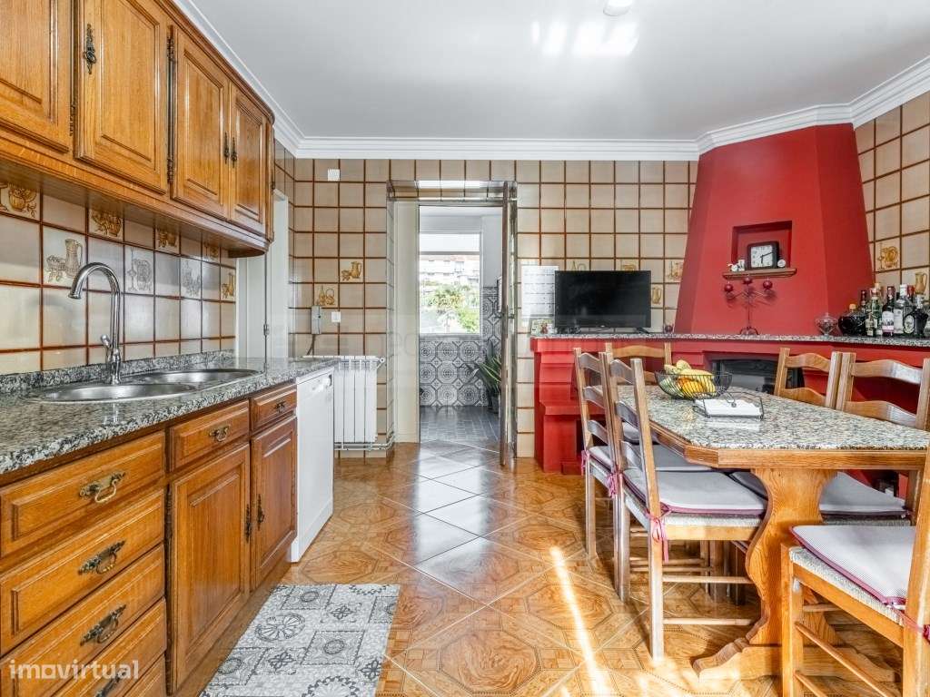 Propriedade Distinta com Piscina, Anexos, Poço de Água e Duas Fraçõ...-33