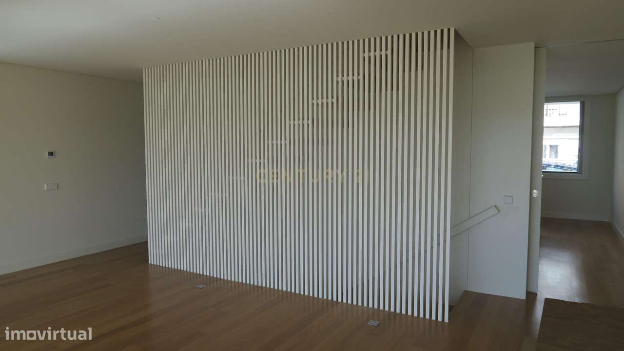 Moradia nova com 4 quartos e jardim.-18