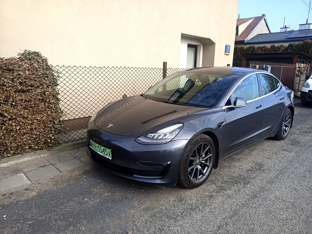 Tesla Model 3 2020