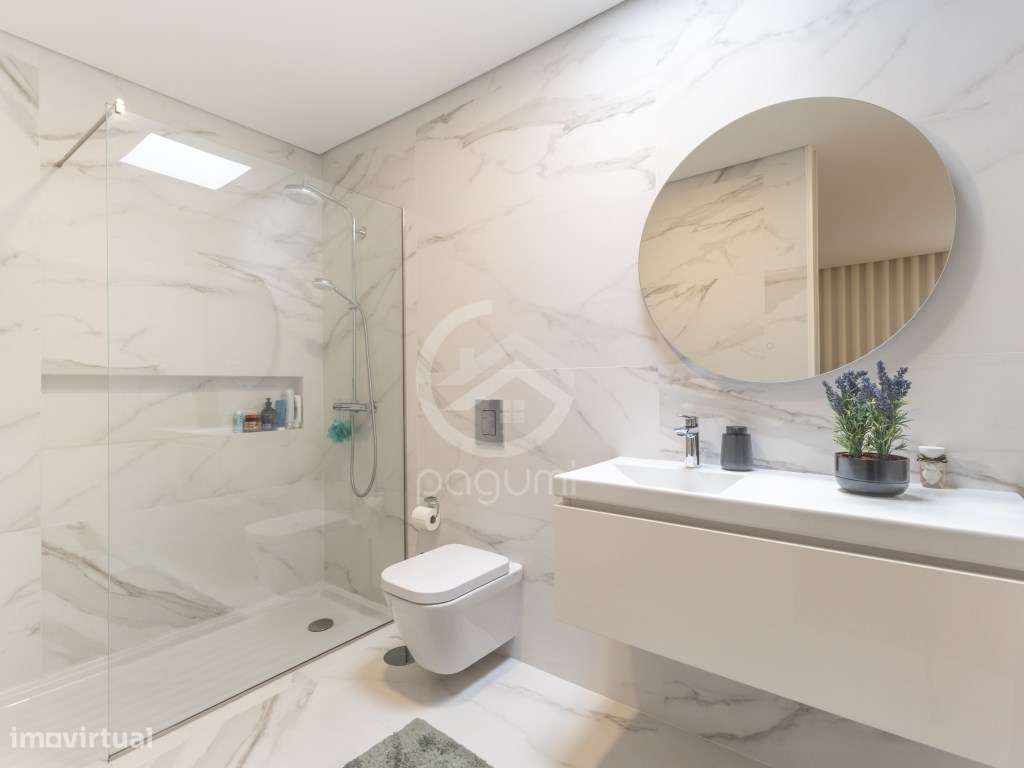 Moradia Contemporânea | 1.470 m² | A 1 Minuto da A4-38