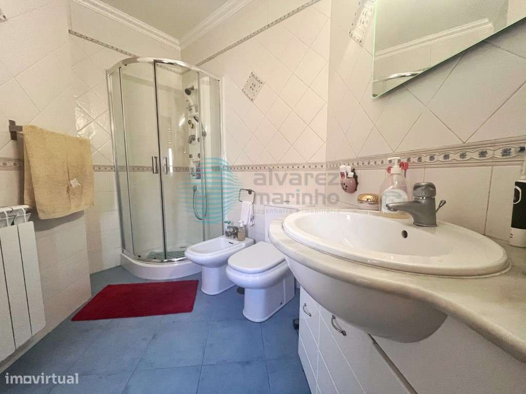 Moradia V3 situada no centro do Bombarral-23