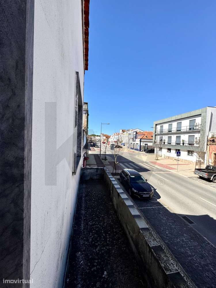 Moradia T3 para recuperar com jardim e garagem na avenida principal de - Grande imagem: 5/18