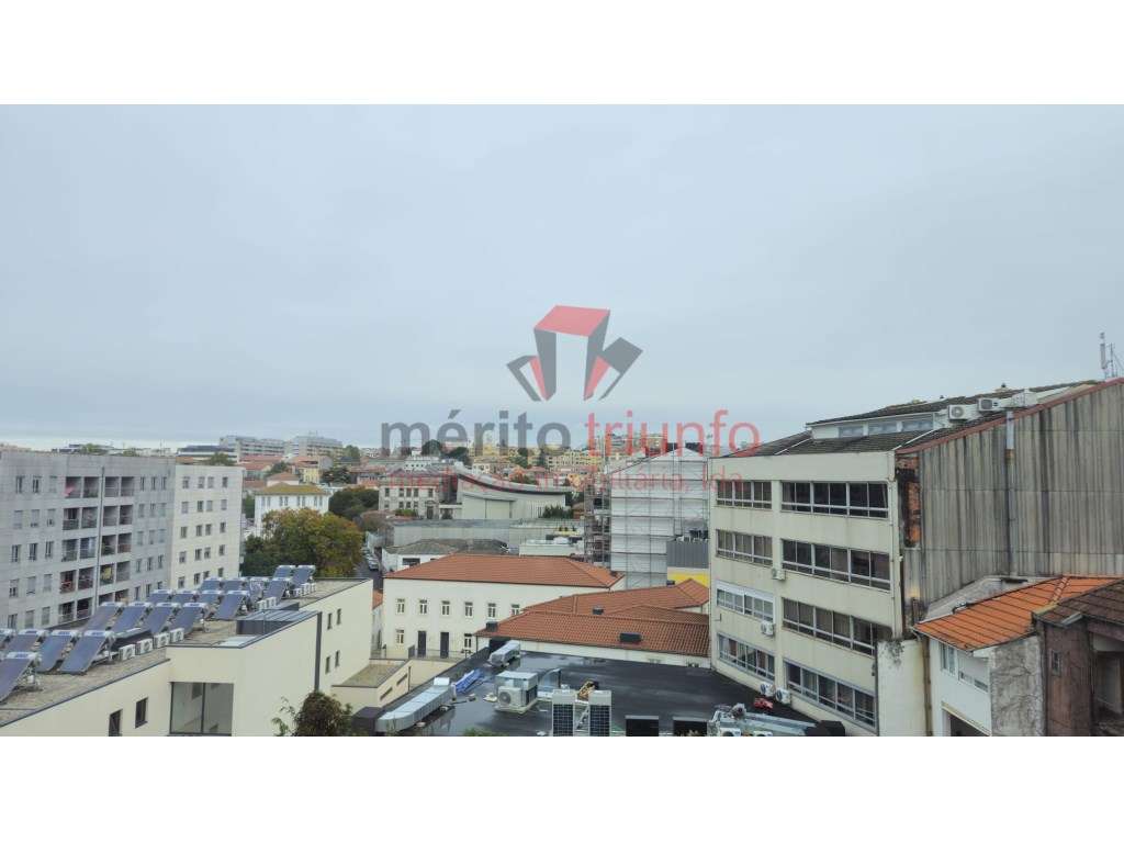 Oferta da Escritura e Registo- Ap. T1 com vista para a cidade - PORTO-16