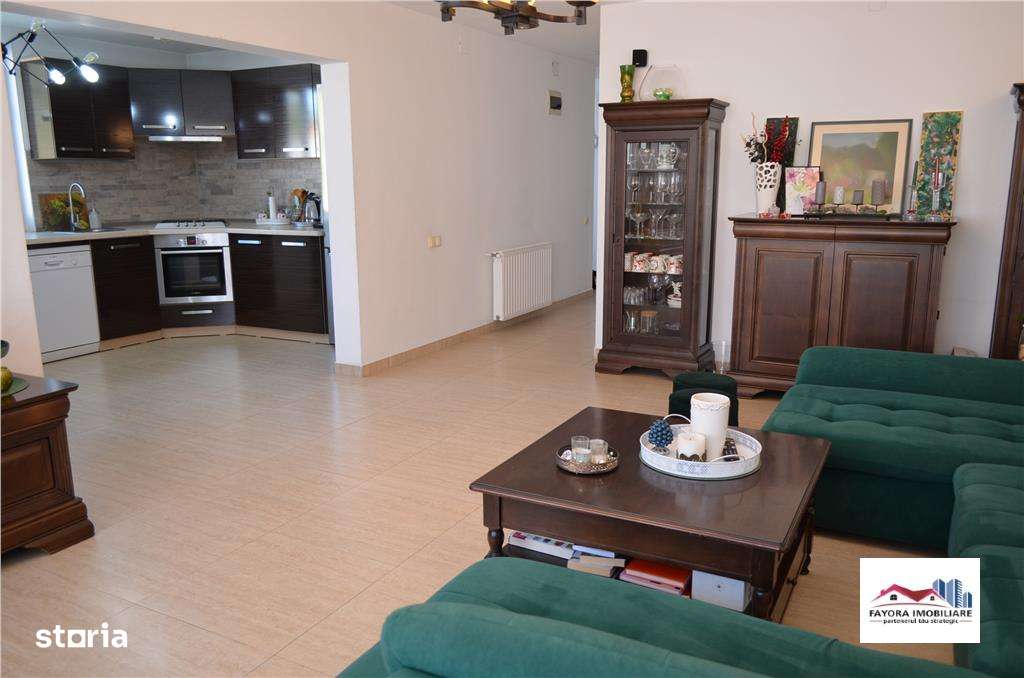 Casa Spatioasa de Vanzare Zona Semicentrala - Imagine principală: 5/11