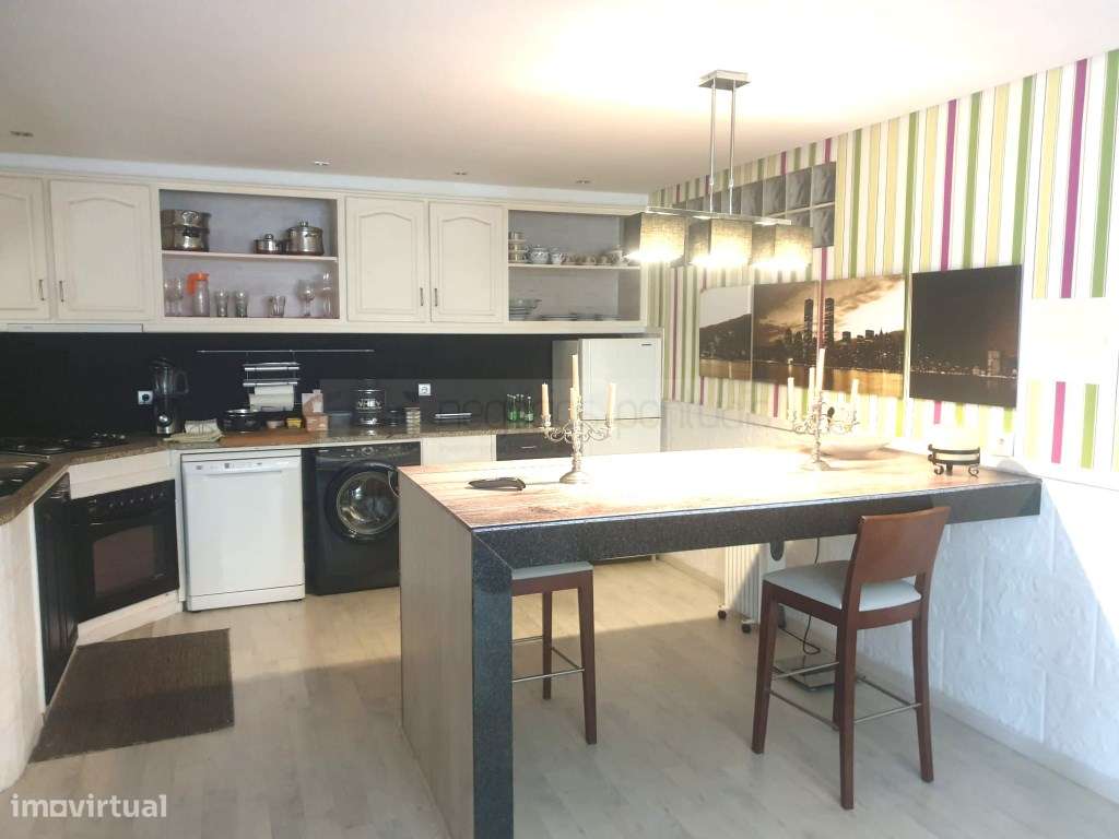 Moradia Gaveto T3 mais escritório e um apartamento T2-26