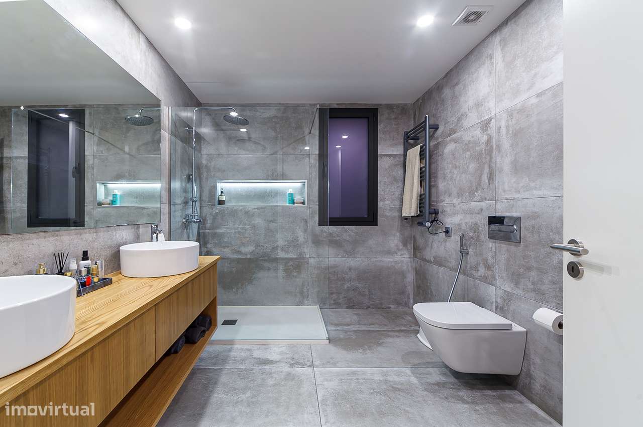 Exclusivo apartamento T3+1 seminovo, com 190m2, três frentes e box-24