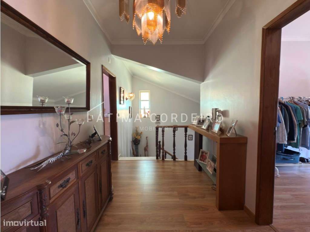 Moradia Isolada T5 em Lote de 375m² Excelente Estado - Sobreda-18