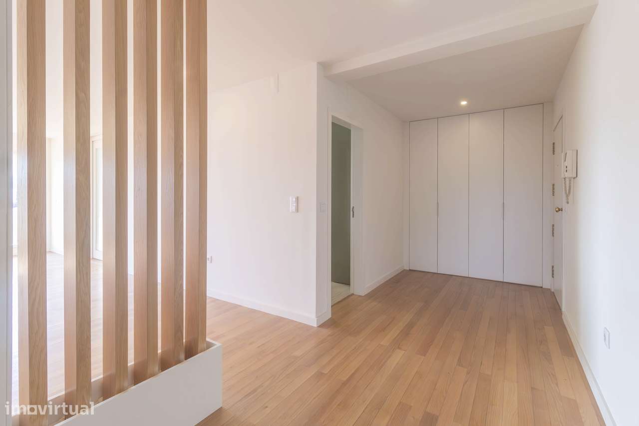 Apartamento T3, excelentes áreas 240m2 + garagem 31m2 + arrumos 4m2-22