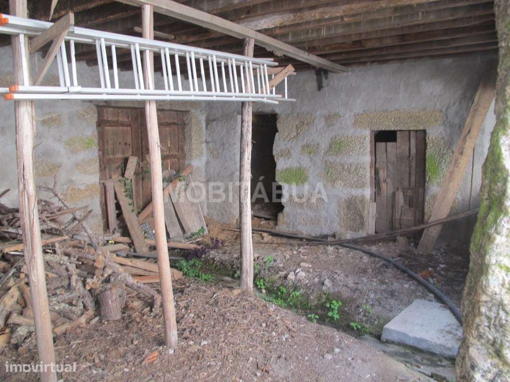 Moradia tradicional com 4 quartos com um grande jardim, pátio, área...-28